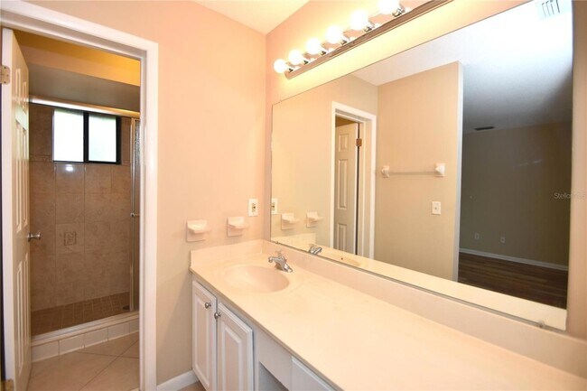 Building Photo - 6 Broadmore Cir