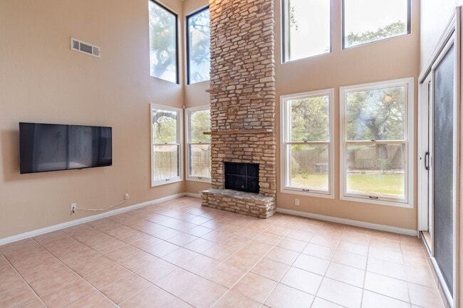 Building Photo - Charming 3 bed 2 bath Home in NW Austin!