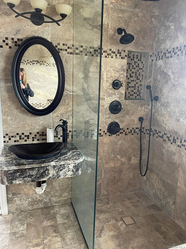 Building Photo - 7 Motor Ln