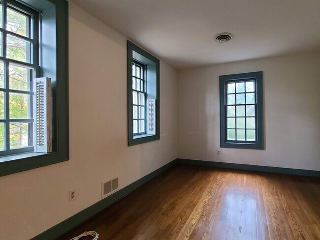 Building Photo - 3 BR, 2.5 BA in Crown Grant