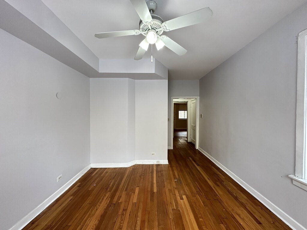 Building Photo - 2405 W Wilson Ave