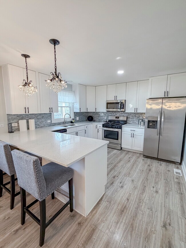 Building Photo - 9027 Skyline Dr