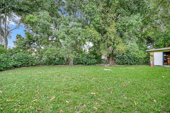 Building Photo - 2225 SW 62nd Ct