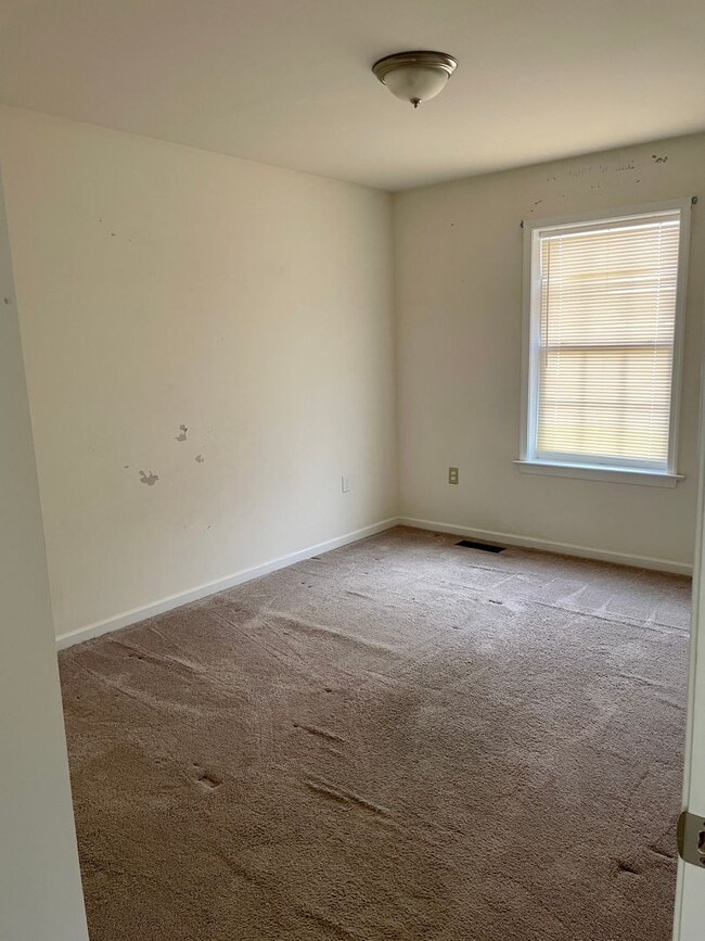 Building Photo - Single Family 4 Bed 3 Bath Home in LS School District