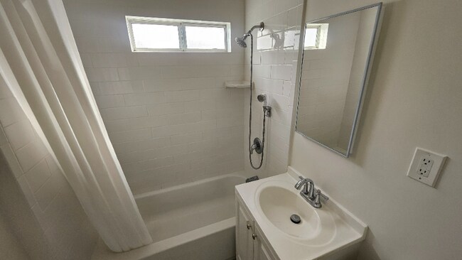 Building Photo - 228 S Tower Dr