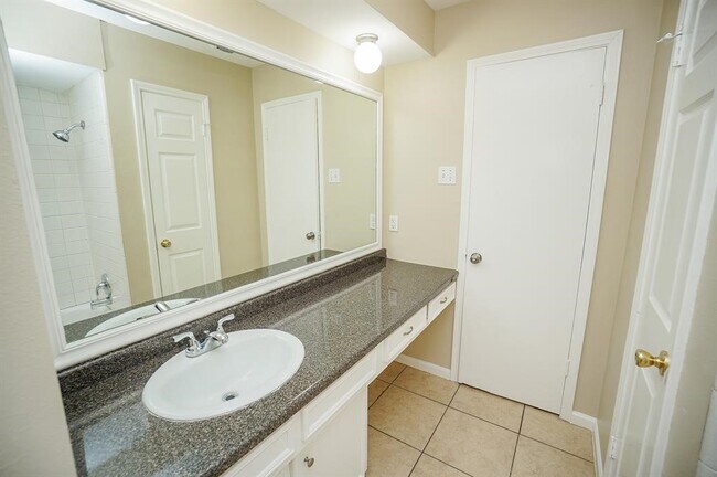 Building Photo - 13626 Woodchester Dr