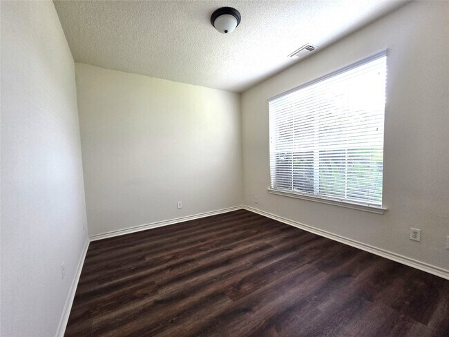 Building Photo - 2202 Cherry Hill Ct