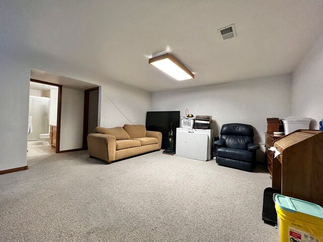 Building Photo - 4 Bed 3 Bath Townhouse in West Fort Collins!