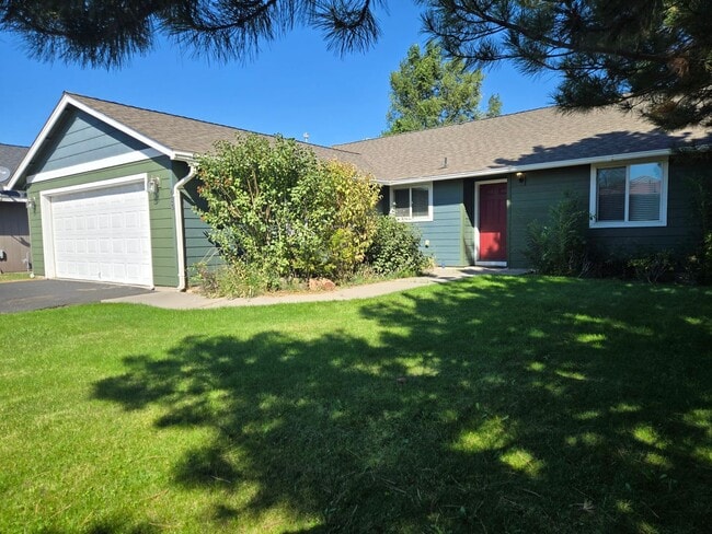 Primary Photo - Cozy home Madras Oregon