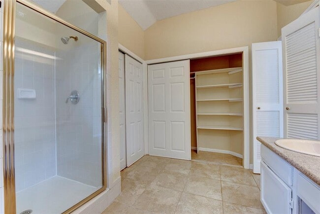 Building Photo - 4035 Green Crest Dr