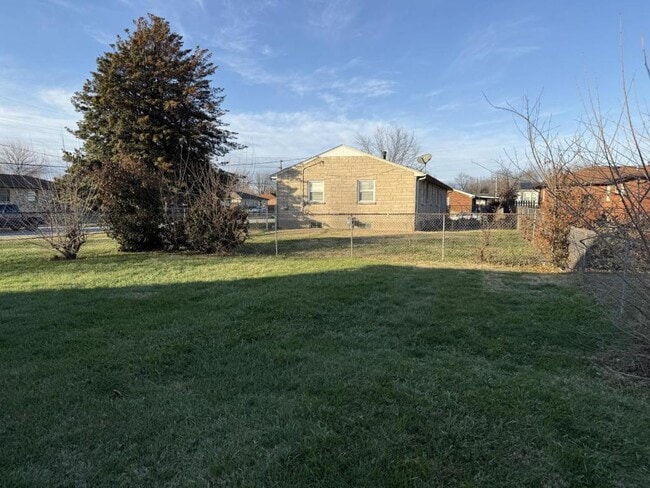 Building Photo - 2013 S 28th St