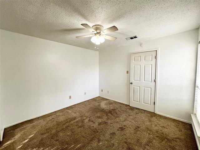 Building Photo - 1450 Meadowood Village Dr