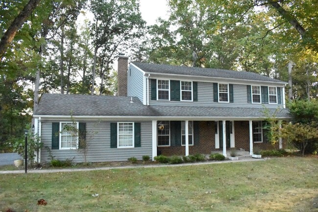 Primary Photo - Welcome To Lake Ridge's Finest...