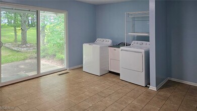 Building Photo - 6862 Westview Dr