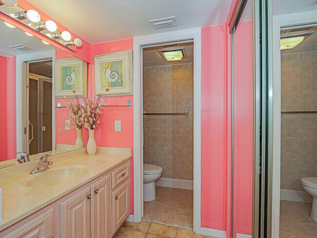 Building Photo - 4141 Ocean Dr