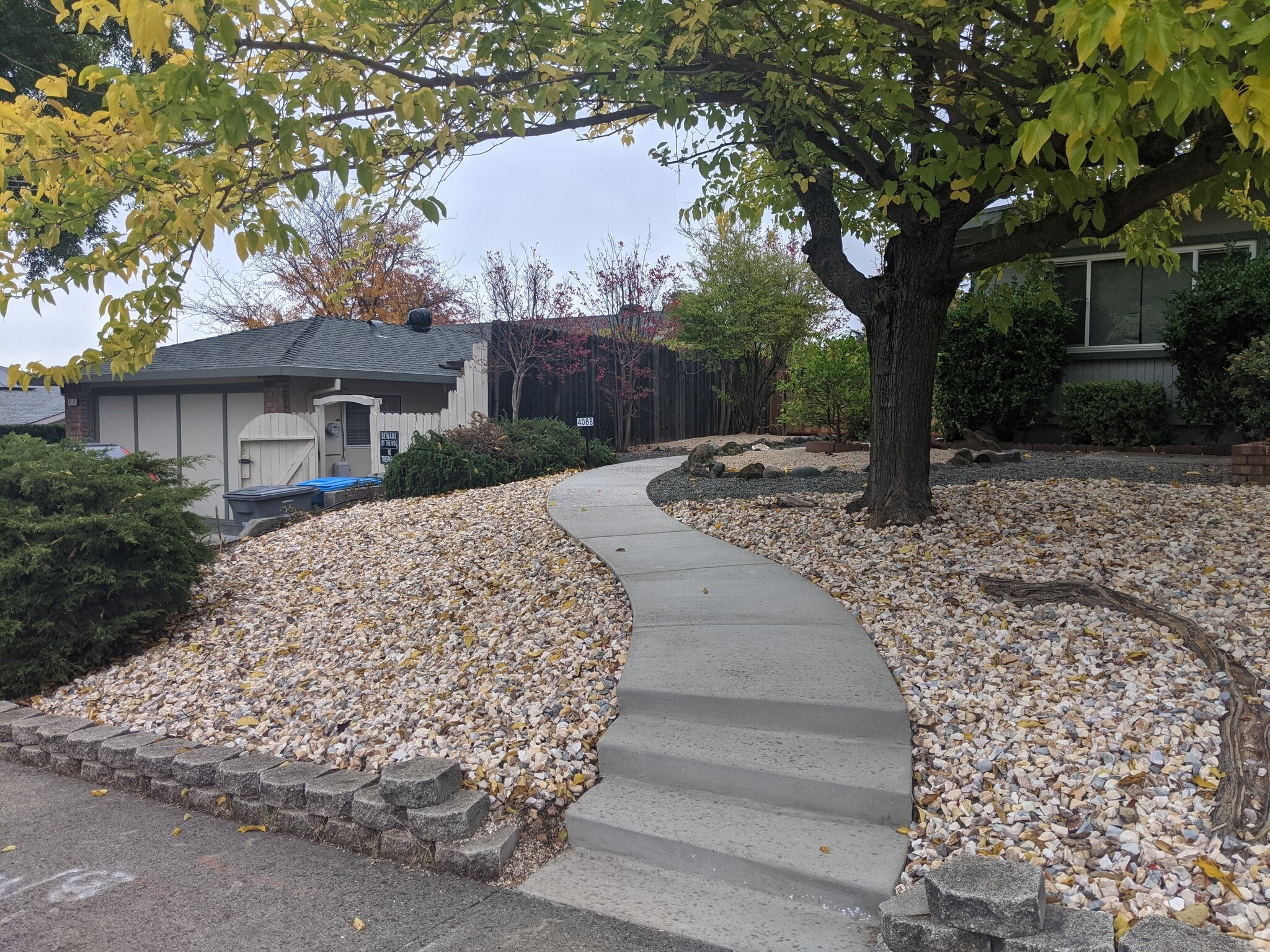 Building Photo - 408 Springvalley Dr