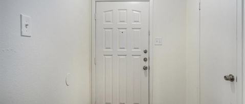 Building Photo - 2107 Mistletoe Ave