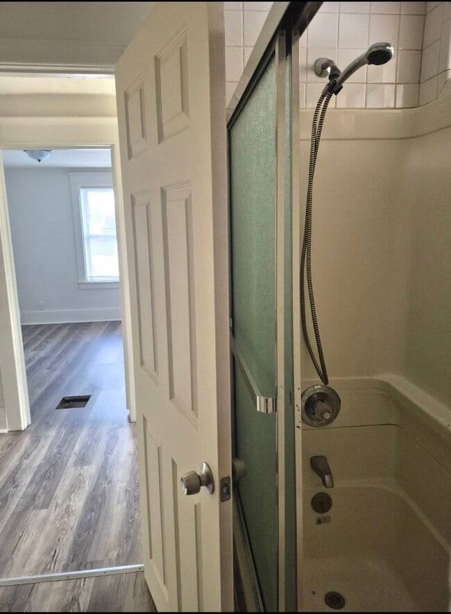 Building Photo - 84 Stout St