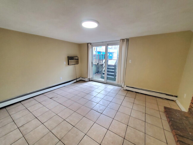 Building Photo - 23 Suffolk St