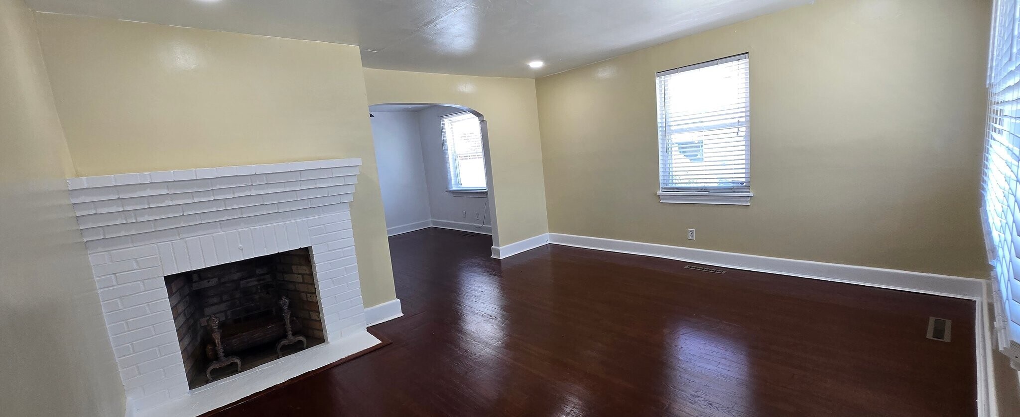 Building Photo - 818 Coolidge St