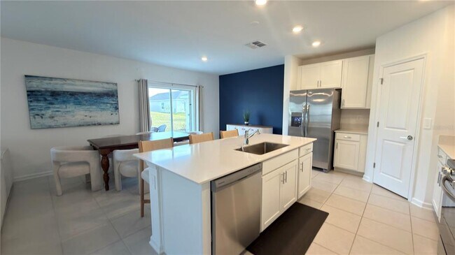 Building Photo - 2731 Armstrong Ave