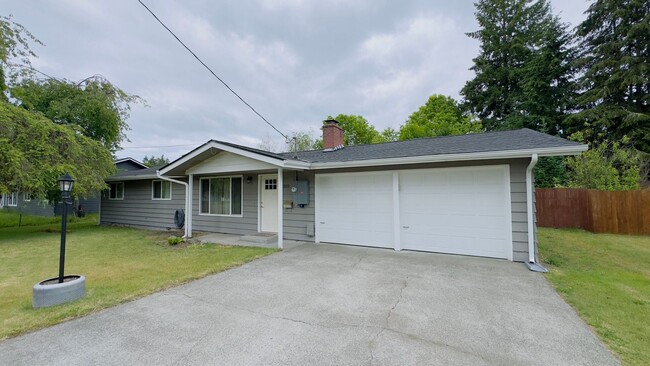Building Photo - Air Conditioned 3 Bedroom Fully Fenced Yard in the Heart of Lacey - Available Now.
