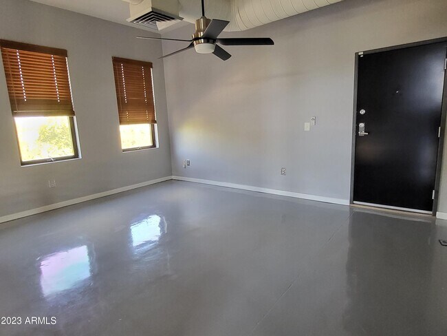 Building Photo - 914 E Osborn Rd