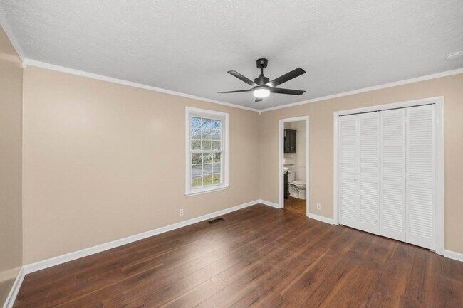 Building Photo - 703 Lucien Dr