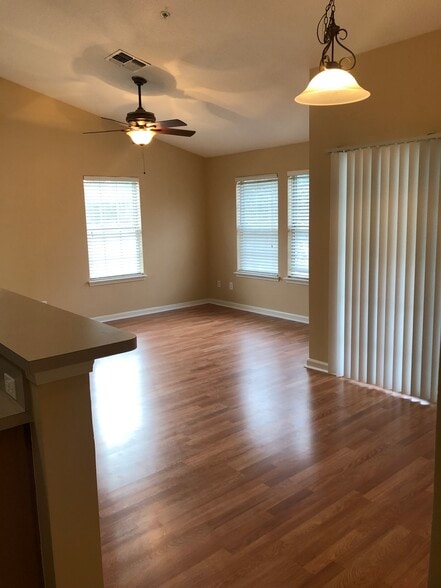 Living Rm - 575 Oakleaf Plantation Pkwy