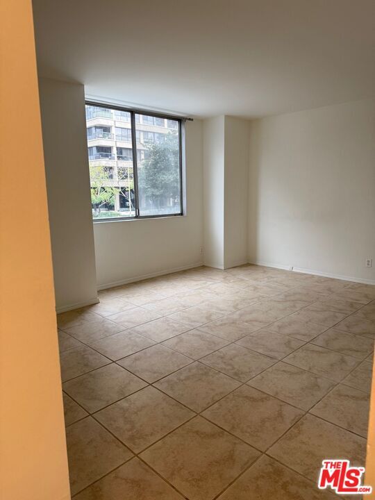 Building Photo - 10747 Wilshire Blvd