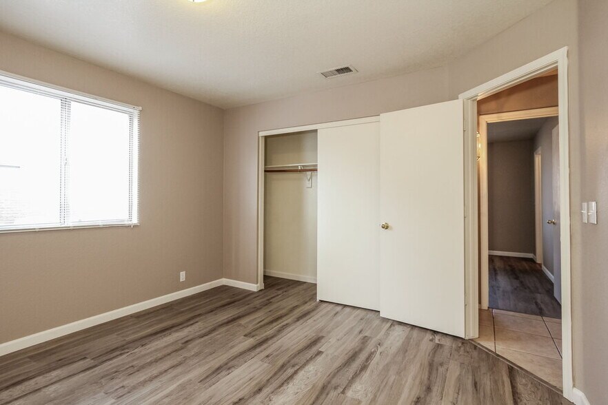 Building Photo - 8720 W Tuckey Ln