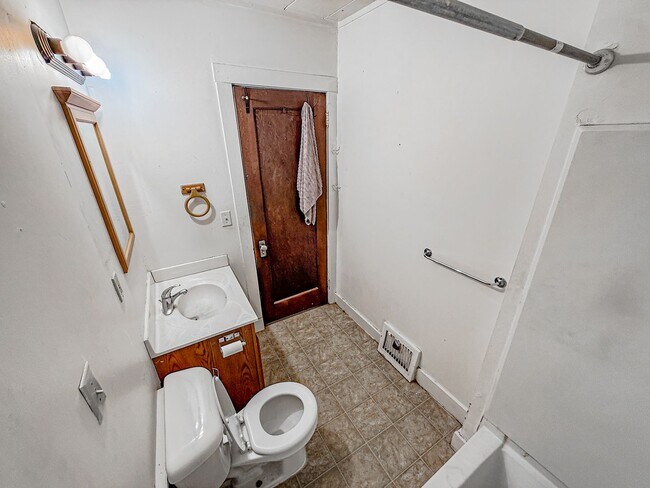 Building Photo - SE - Main &amp; 23rd St N