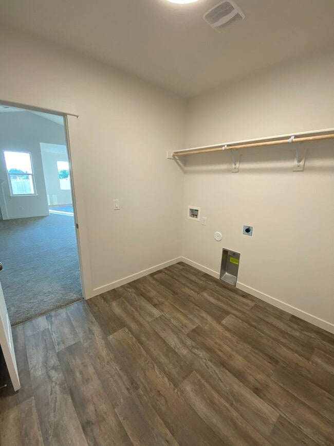 Building Photo - SINGLE FAMILY RANCHER ON ARROW LEAF (APP#146)