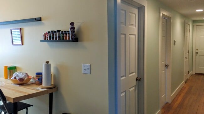 Building Photo - 96 Floral Ave