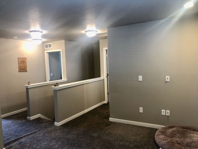 Building Photo - STUNNING 2BD + LOFT HOME WITH LUXURY UPGRA...