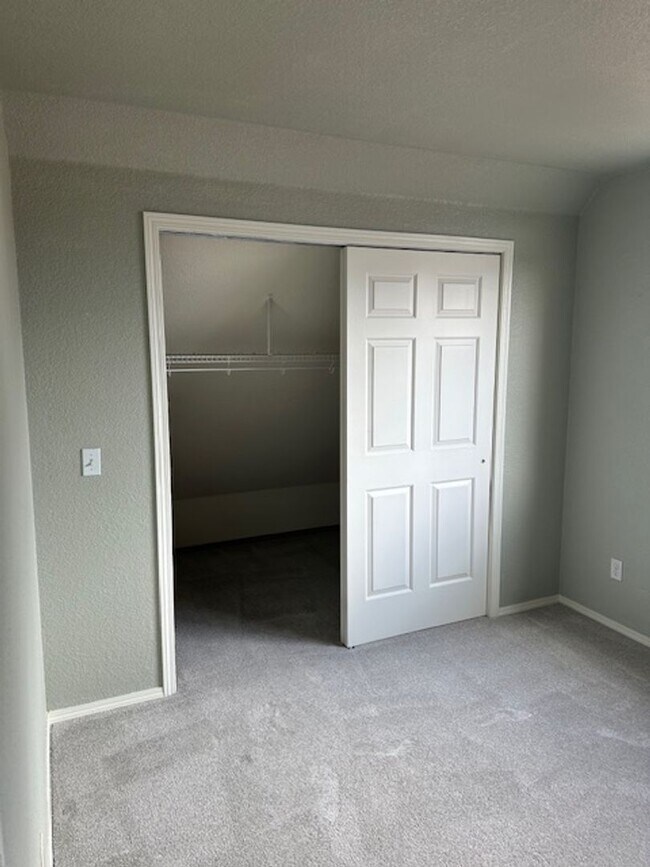 Building Photo - Beautiful House in Canyon Creek