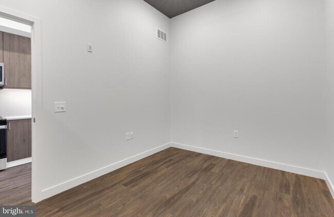Building Photo - 525 N 41st St