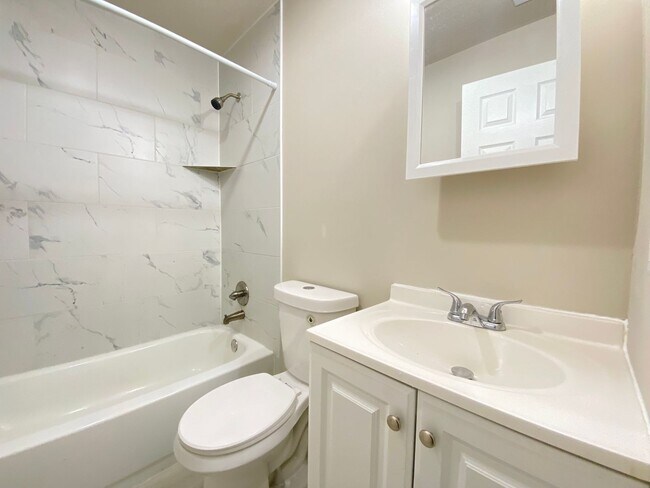 Building Photo - 3 Bedroom Home In Gary