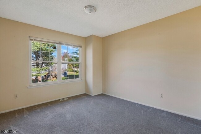 Building Photo - 604 Brokaw Ct