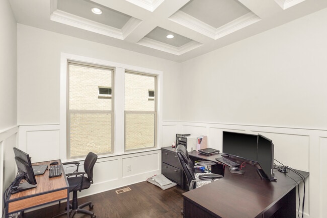 Building Photo - 2024 Albatross Way