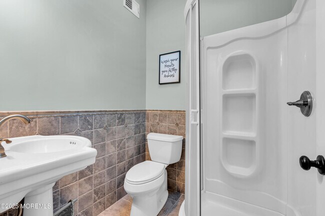 Building Photo - 1003 C St