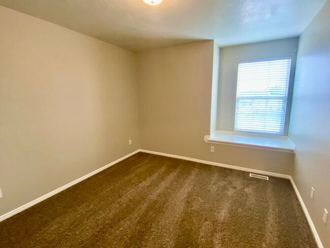 Building Photo - 1620 W 1500 S