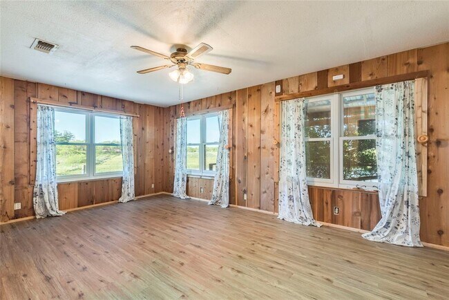 Building Photo - 501 Engelke Rd