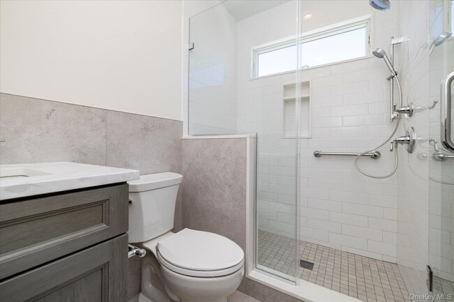 Building Photo - 8 1st St