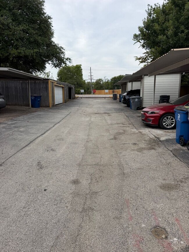 Building Photo - 13610 Brookgreen Dr