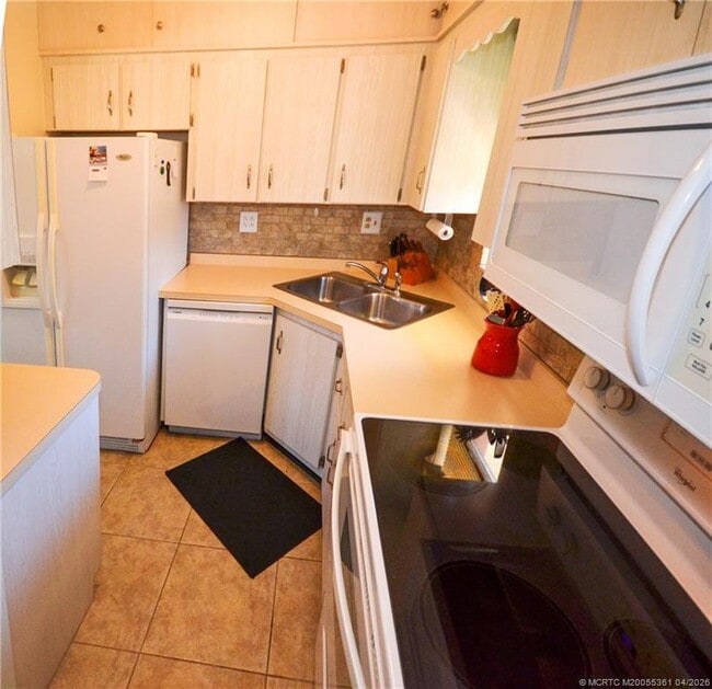 Building Photo - 1963 SW Palm City Rd