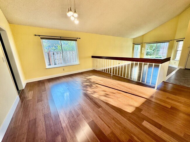 Building Photo - Spacious 4 Bed/2Ba Home in Richmond with Large Backyard!