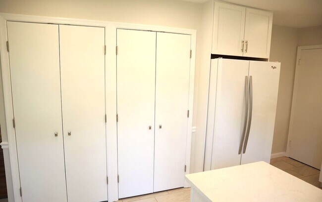 Building Photo - Fabulous Updated 4 Bedroom, 2.5 Bathroom H...