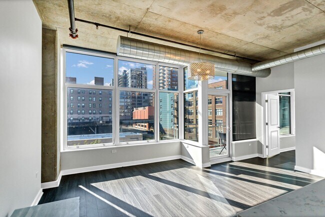 Building Photo - 50 E 16th St