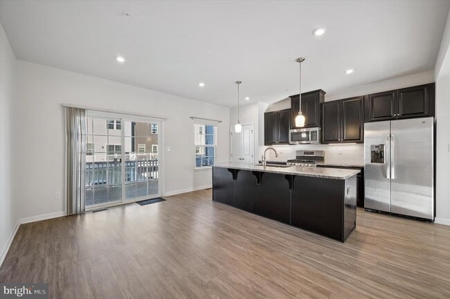 Building Photo - 214 Bamboo Dr